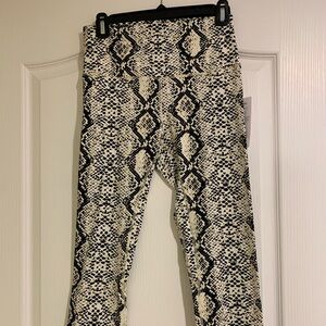 Buttery Soft Medium leggings snake print